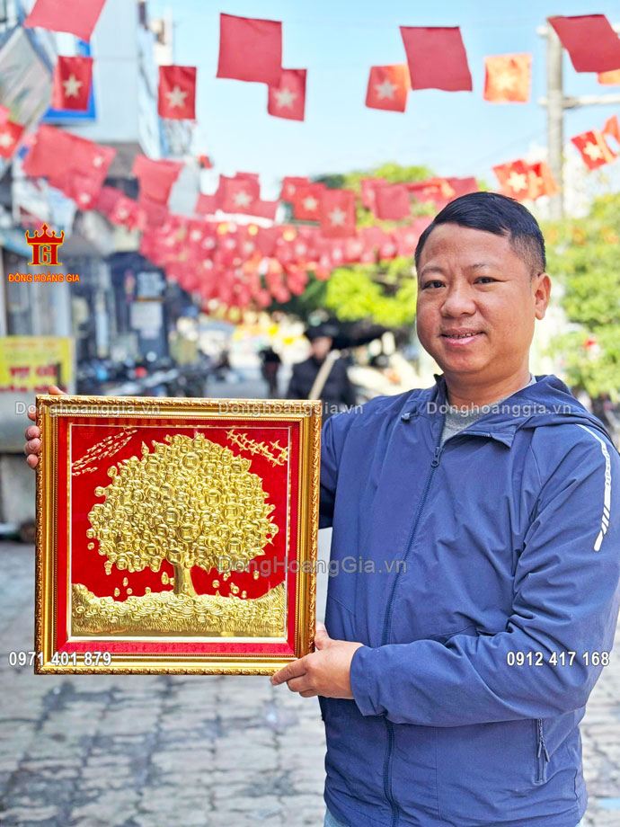 Tranh cây bồ đề dát vàng được nhiều khách hàng của Hoàng Gia yêu thích